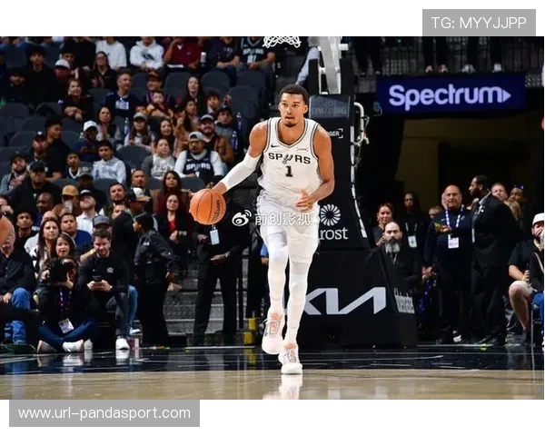 福克斯关键抢断助马刺逆转，文班亚马制胜封盖